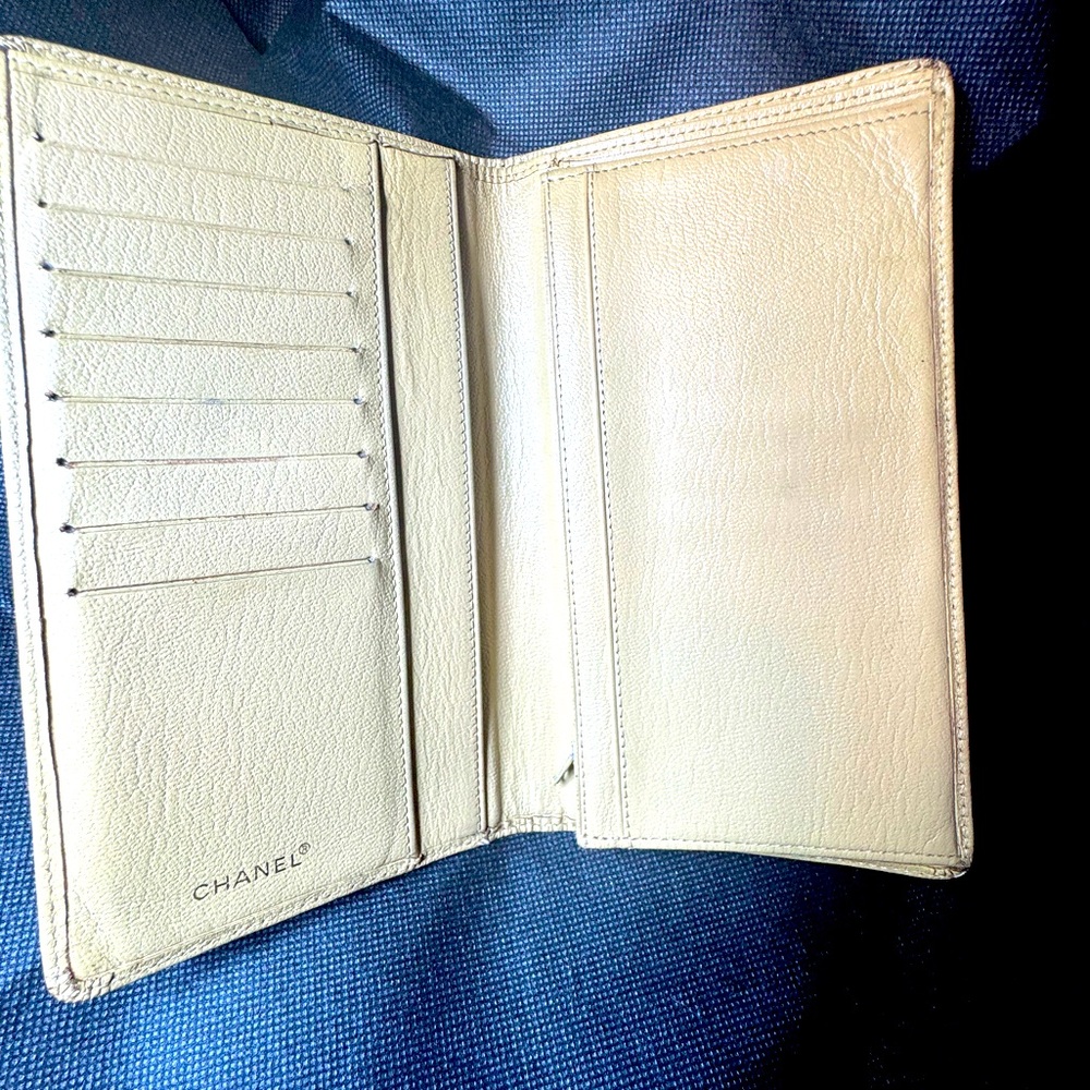 Chanel Long Wallet Beige Caviar Gold Hardware 7-Series Card & Hologram-Vintage! - Picture 8 of 15